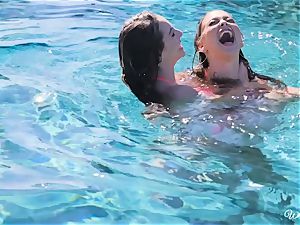 Riley Reid and Kimmy Granger take a dip in each others cootchies